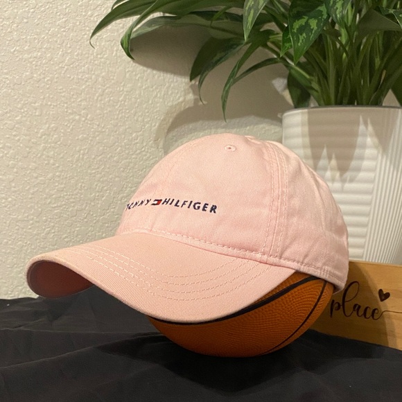 Tommy Hilfiger Light Pink Strapback - Picture 1 of 8